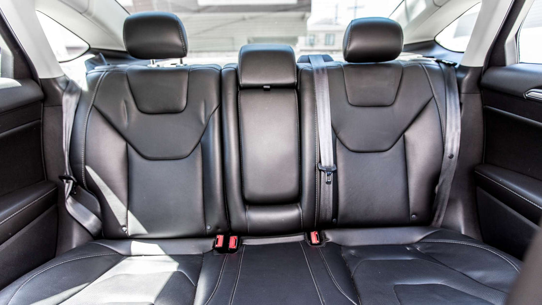What Features Help a Seat Cover Stay Secure on Leather Seats? | 4Knines Guide
