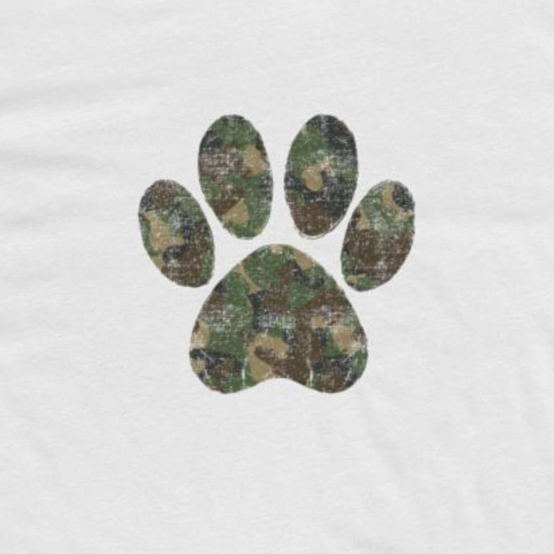 Camo Paw Green | Dog Lovers Mens Tshirt close up